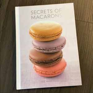 The Secret of Macarons Book